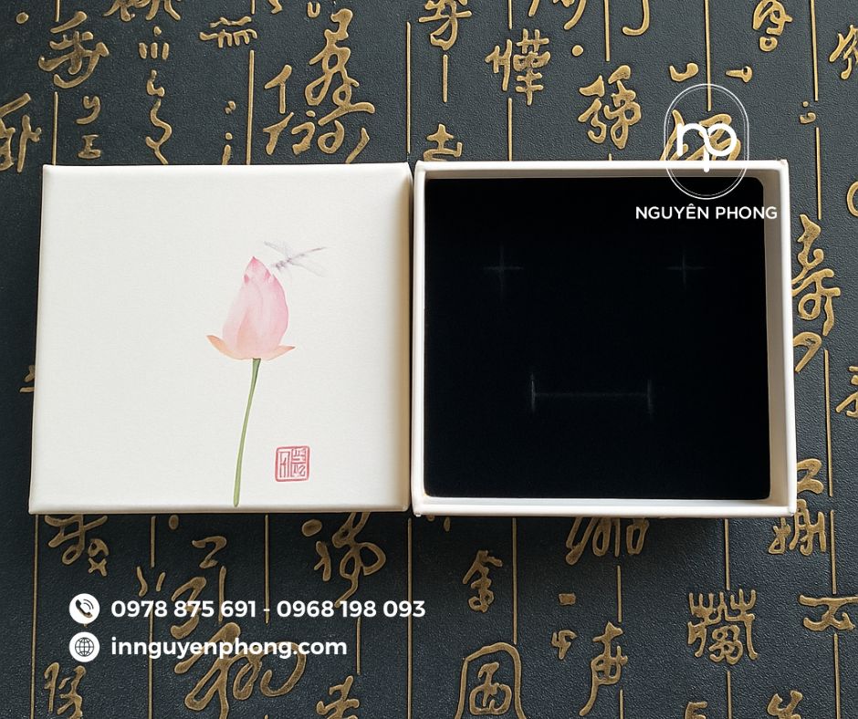 Chất liệu về hộp giấy đựng vòng phong thủy
